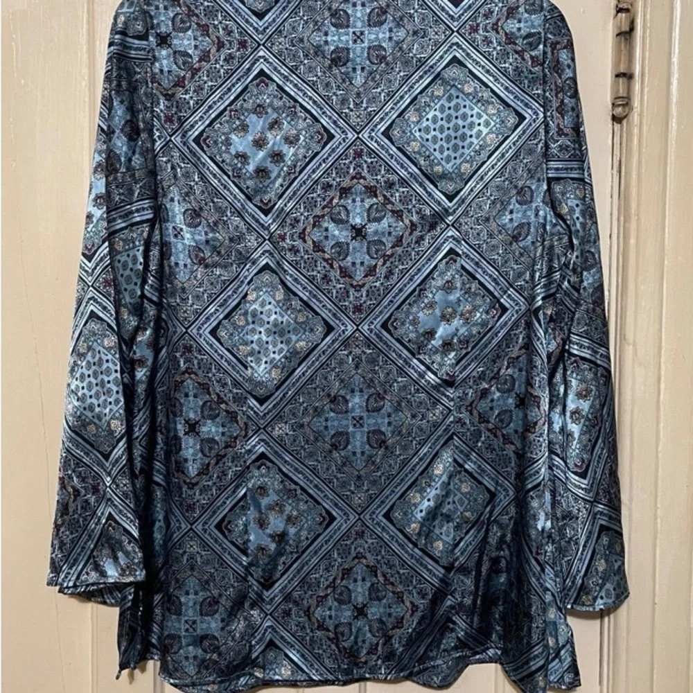 Lane Bryant Satin Popover Tunic Top Size 14 /16Blue Paisley Peasant Flare Sleeve - Picture 9 of 10